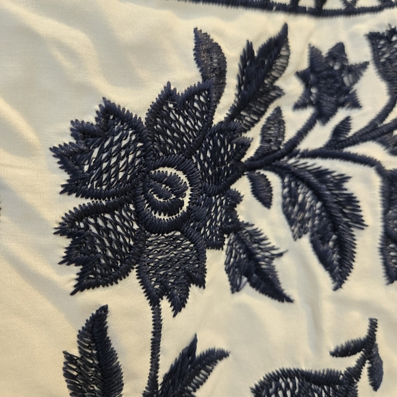 Antonio Melani Floral Embroidered Top NEW - Picture 4 of 8